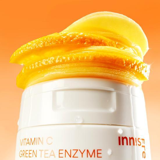 Innisfree Green Tea Enzyme Vitamin C Brightening Toner Pads60 folhas